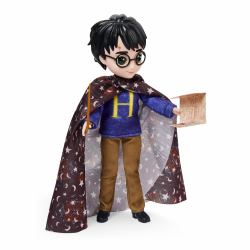 Wizarding World Harry Potter, 8-inch Harry Potter Doll Gift Set with Invisibility Cloak and 5 Doll Accessories, Kids Toys for Ages 6 and up (Spin Master Wizarding World Harry Pott)
